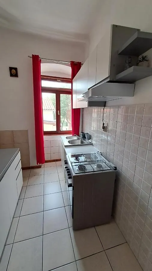 Red Blue With Private Parking And Gray Blue Apartment Pula Croatie