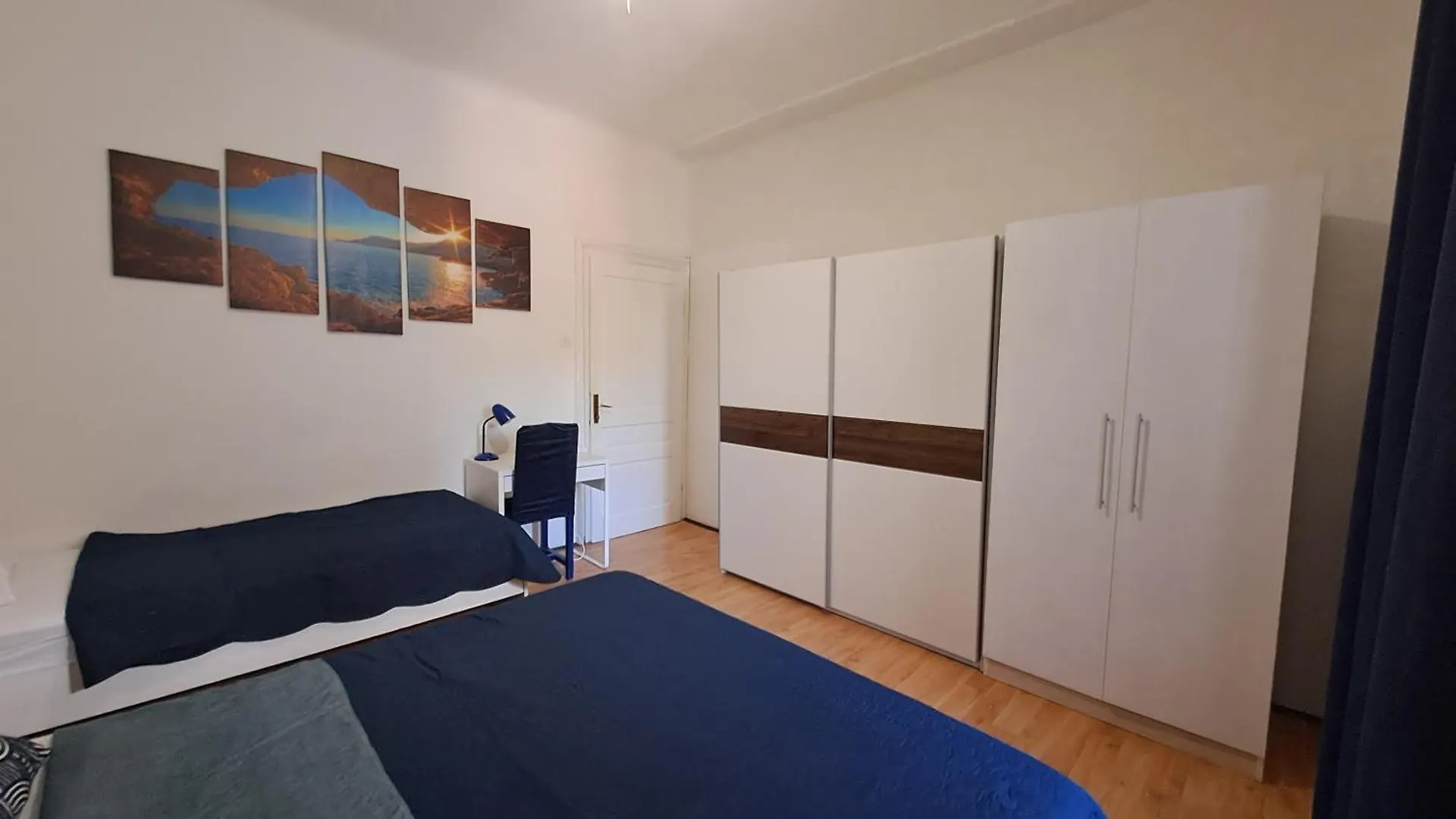 Red Blue With Private Parking And Gray Blue Apartment Pula