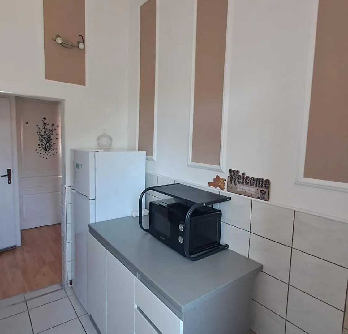 Red Blue With Private Parking And Gray Blue Apartment Pula 0*,