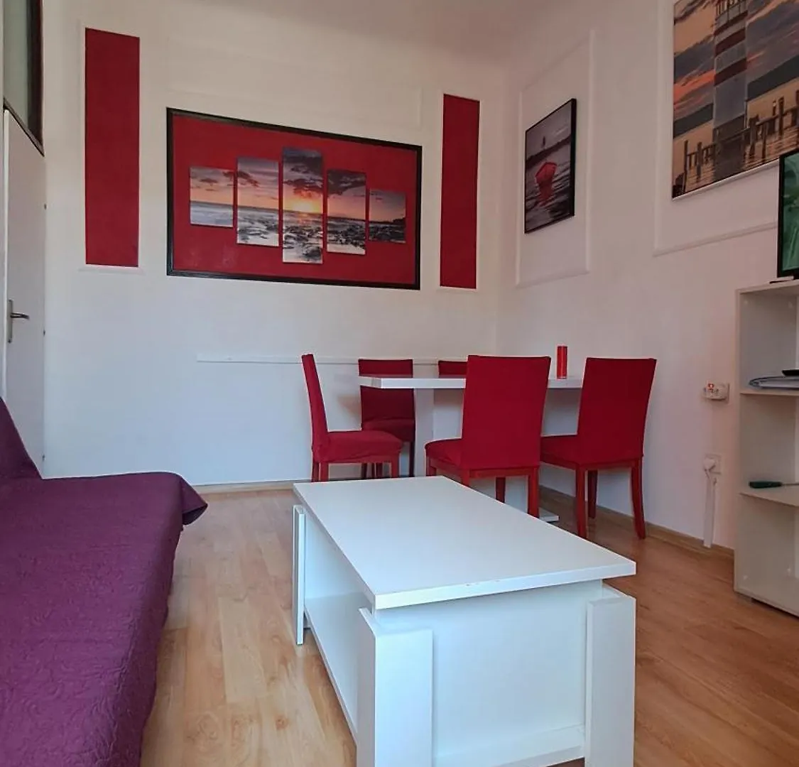 Red Blue With Private Parking And Gray Blue Apartment Pula Kroatien