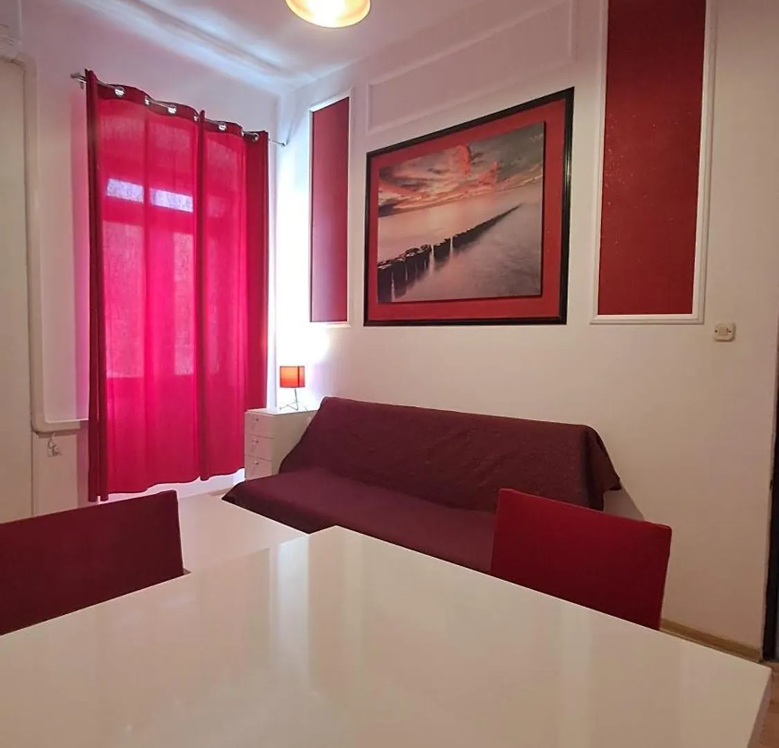 Red Blue With Private Parking And Gray Blue Apartment Pula 0*,
