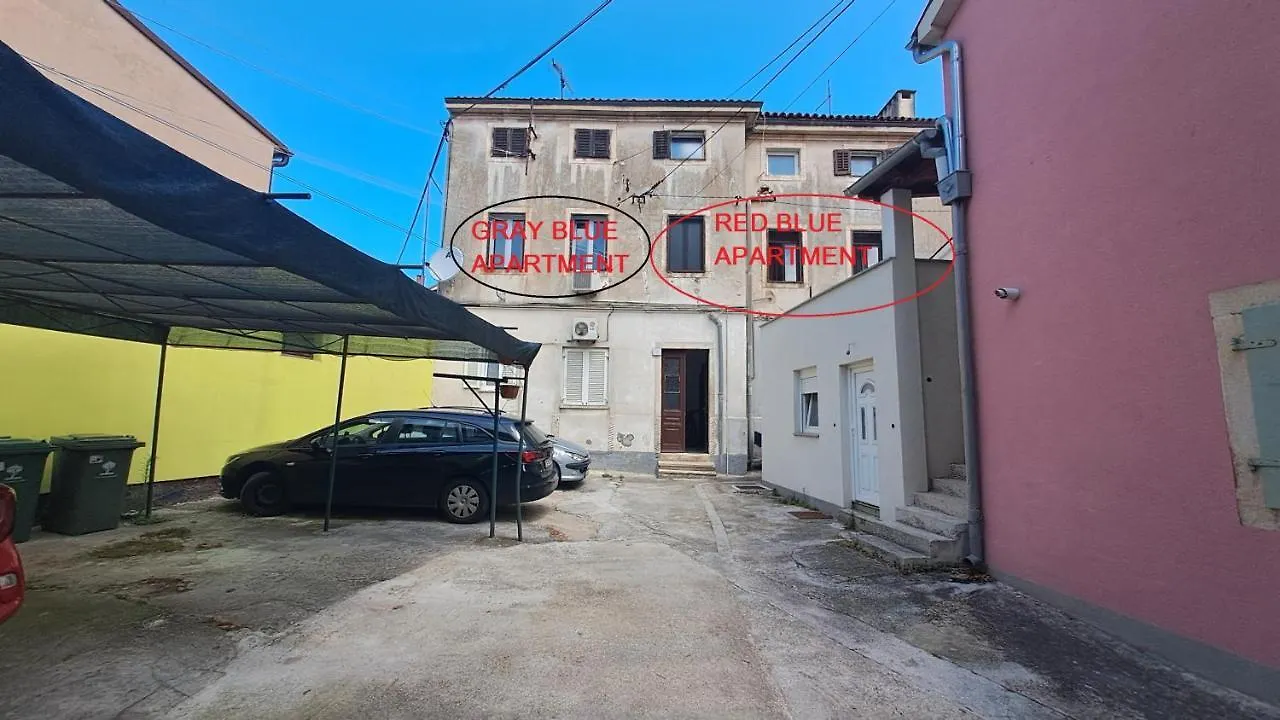 Red Blue With Private Parking And Gray Blue Apartment Pula