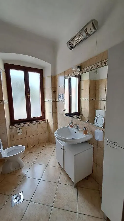 Red Blue With Private Parking And Gray Blue Apartment Pula