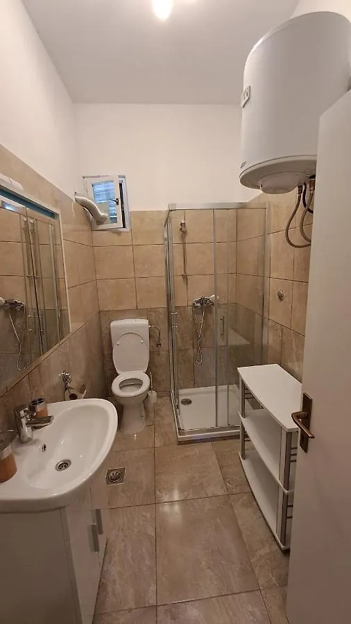 Red Blue With Private Parking And Gray Blue Apartment Pula 0*,