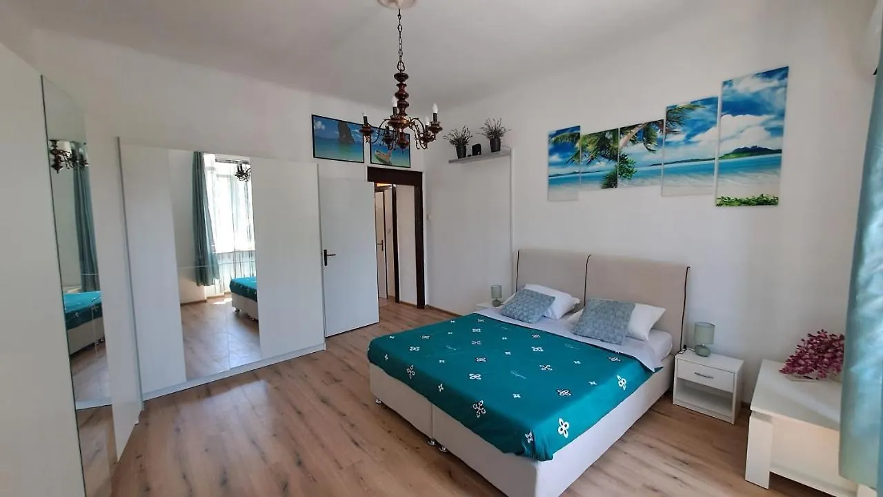 Red Blue With Private Parking And Gray Blue Apartment Pula 0*,  Croatia