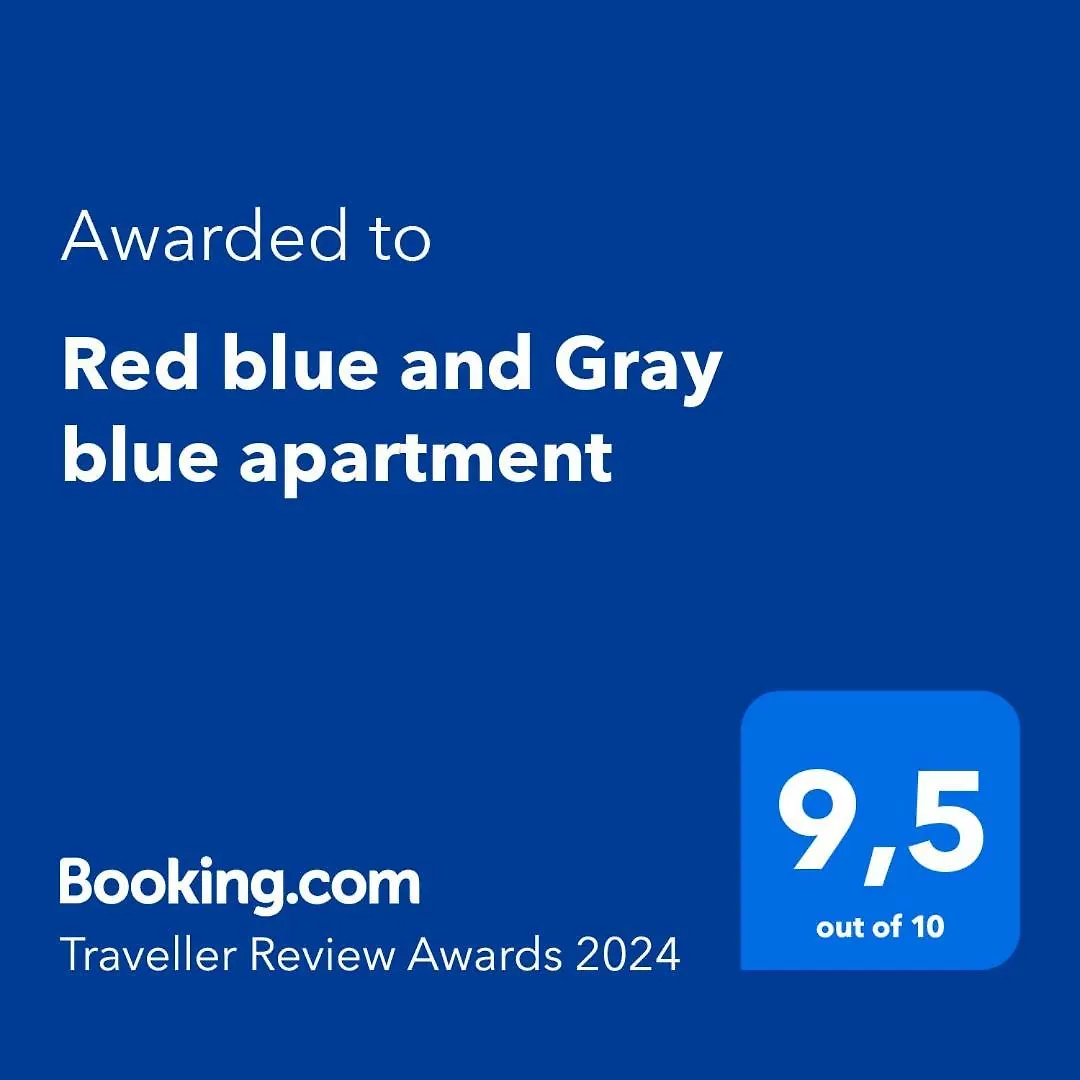 Red Blue With Private Parking And Gray Blue Apartment Pula