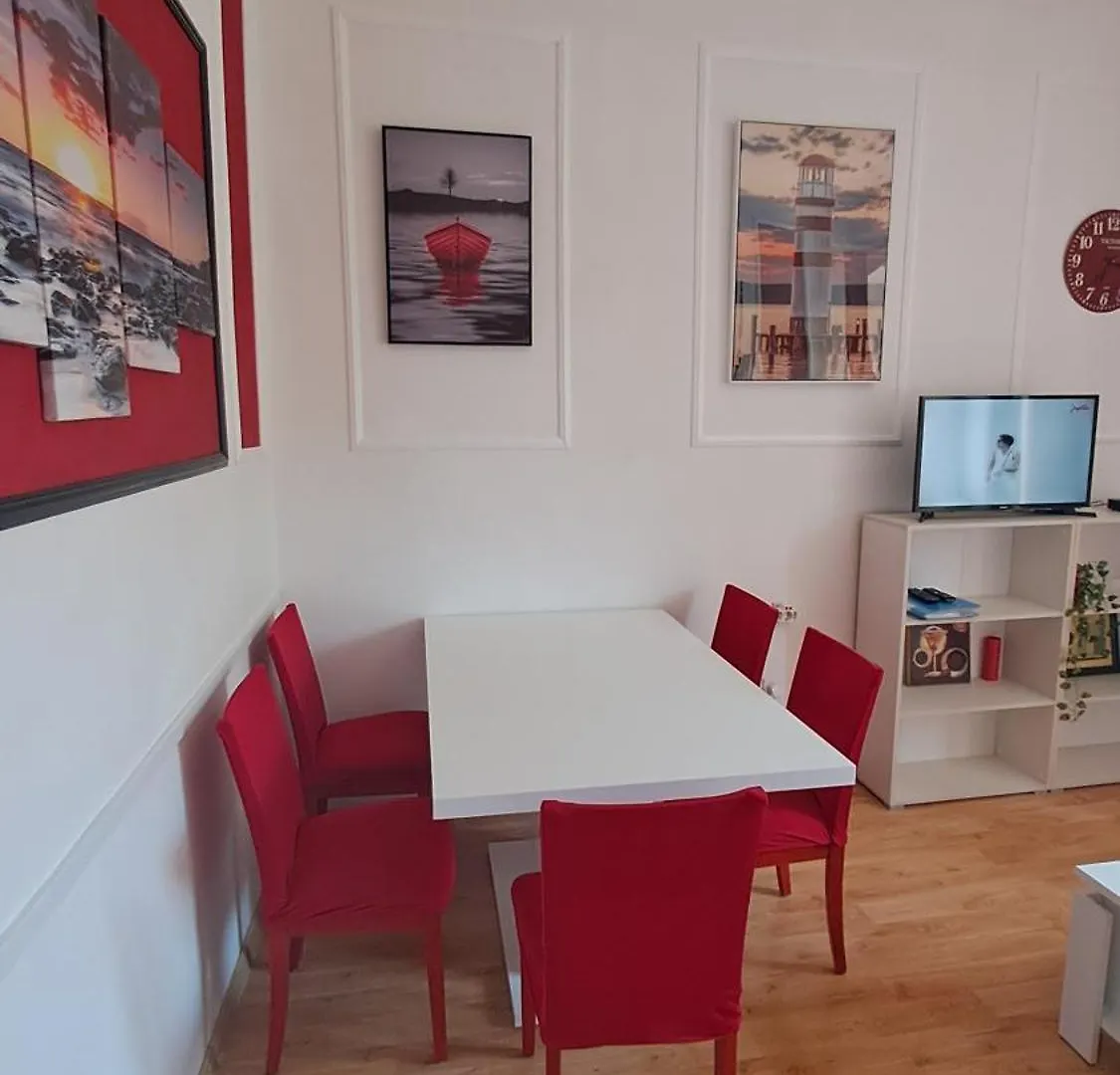 Red Blue With Private Parking And Gray Blue Apartment Pula